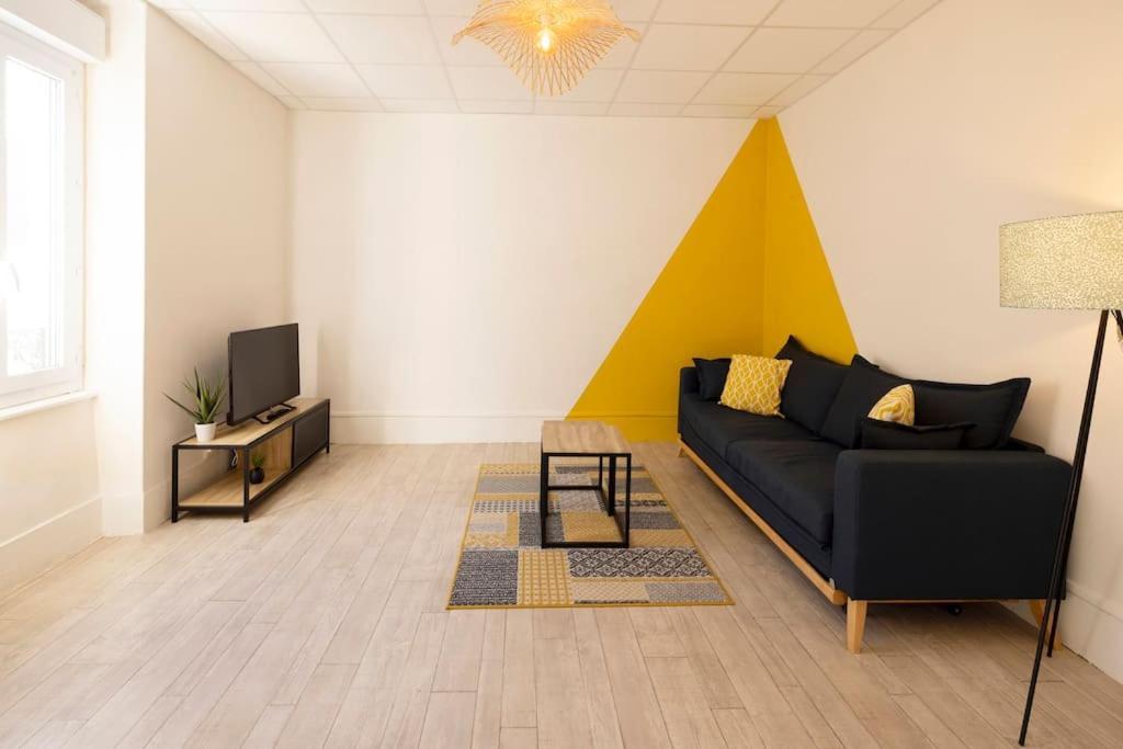 Montluçon Le Cosy C - T2 Tout Equipe - Centre-Ville Gare מראה חיצוני תמונה