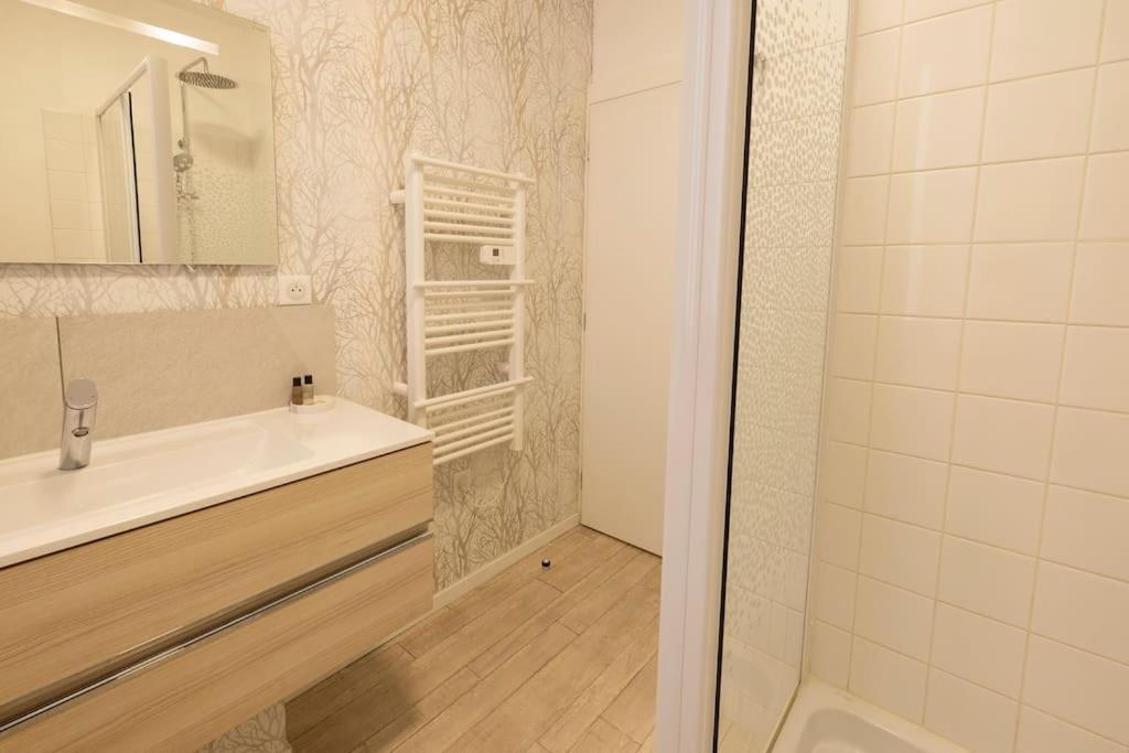 Montluçon Le Cosy C - T2 Tout Equipe - Centre-Ville Gare מראה חיצוני תמונה